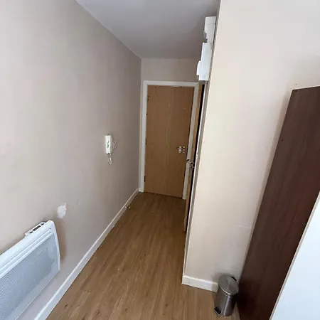 Double Bed Center 布雷得佛