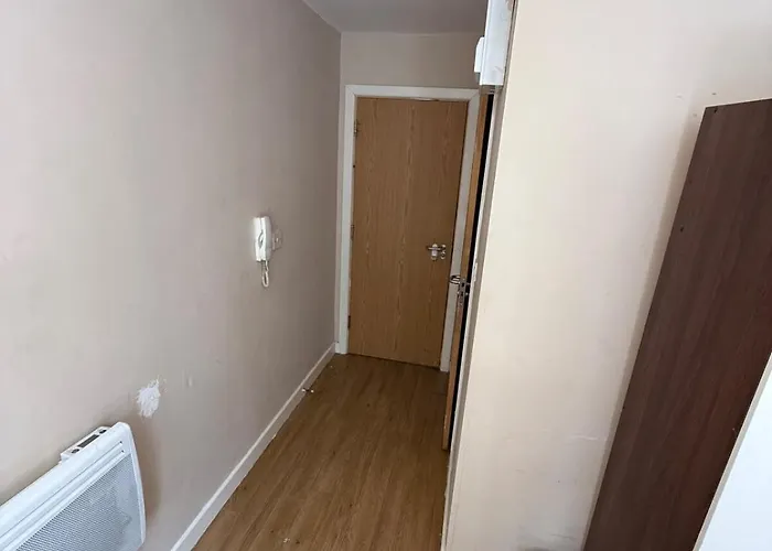 Double Bed Center 布雷得佛